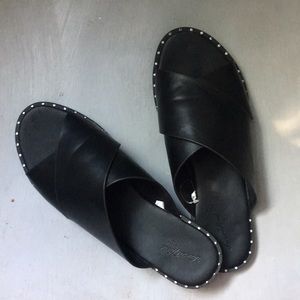 Black sandals  Universal threads "Target"